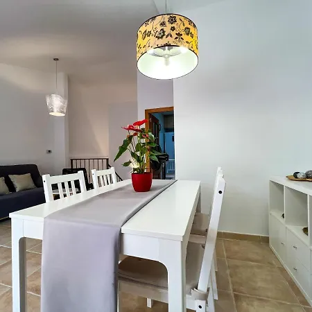 Vivalidays Montserrat - Апартаменты Бланес
